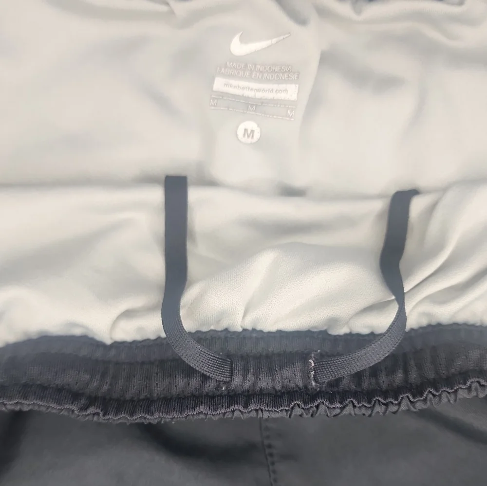 Nike Women's Black Athletic Shorts With Lining Size Medium